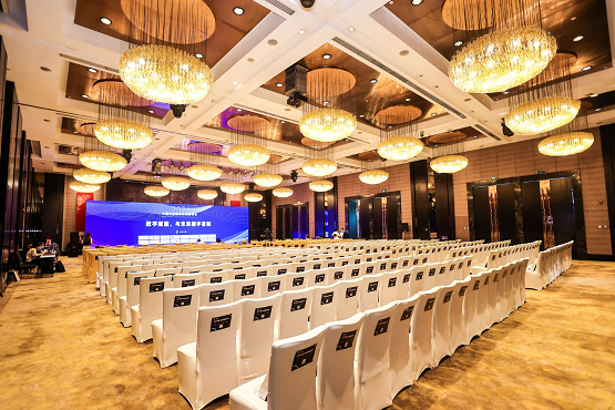 Zoho中国应邀出席2021中国企业数字化创新峰会 ——圆桌尖峰论坛：数字赋能，与未来握手言和
