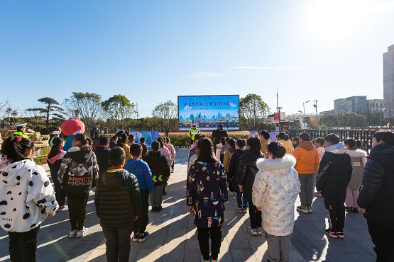 122全国交通安全日 | 多伦科技安东慈善基金会儿童交通安全行走进汤山小学