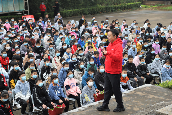 “情系教育，回馈乡梓”，高途向河南省新安县石井镇中小学爱心捐赠