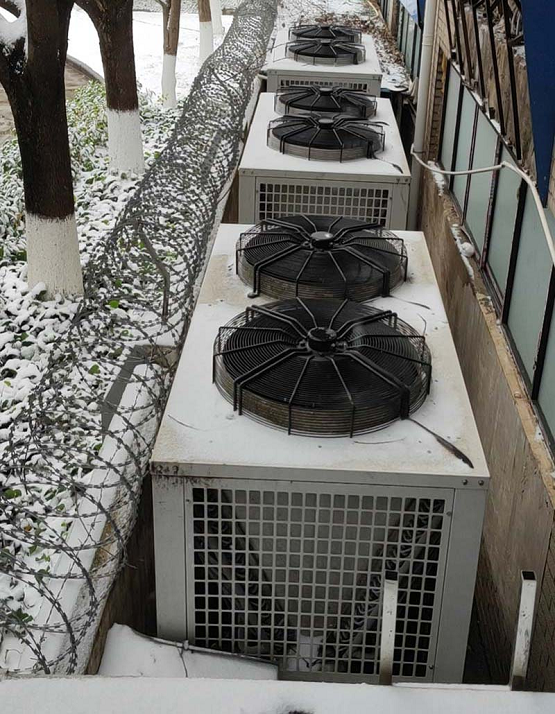 严寒环境，广州千叶SWIMPLAY斯威普空气源热泵为泳池稳定供热