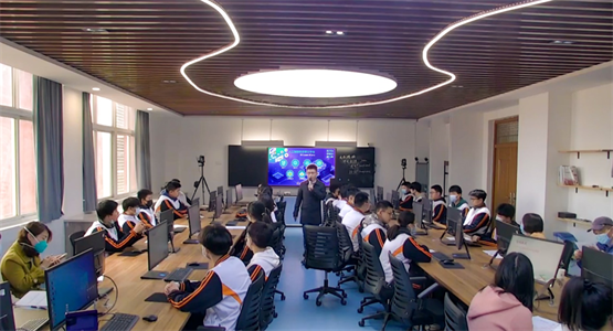 威盛助力武汉市中小学AI实验教学落地赋能