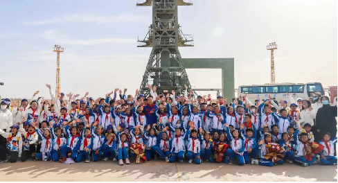 天立教育学子亲历“神舟十八号”发射，见证中国航天辉煌时刻