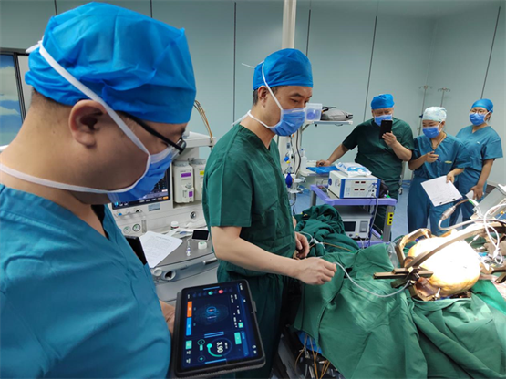 景昱医疗Aaxon8触点脑起搏器，全国首周3家中心率先完成植入！