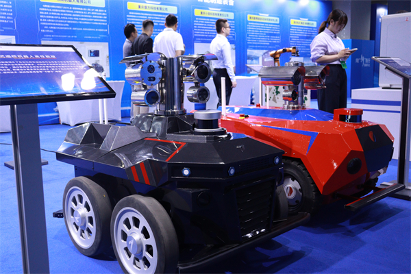 七腾机器人亮相重庆2024首台重大技术装备新品发布及成果展