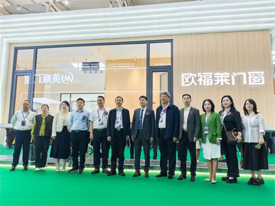欧福莱门窗闪耀2025南京门窗移门展，以极简美学定义高端人居
