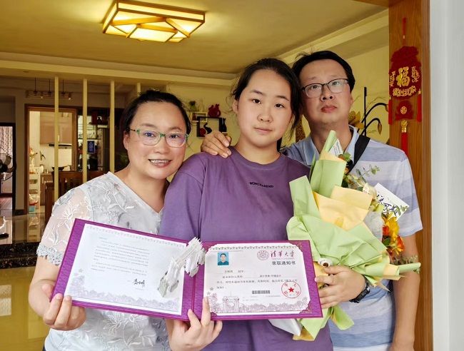 女儿圆梦清华！熊大爷加盟商杨女士诠释事业家庭共成长