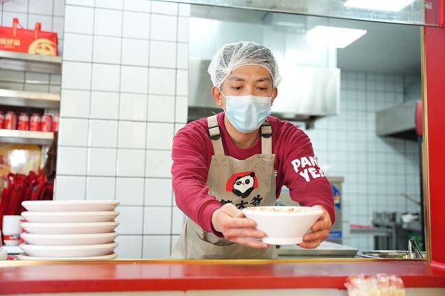 一餐百味：熊大爷用现包饺子重新定义社区餐饮“幸福指数”