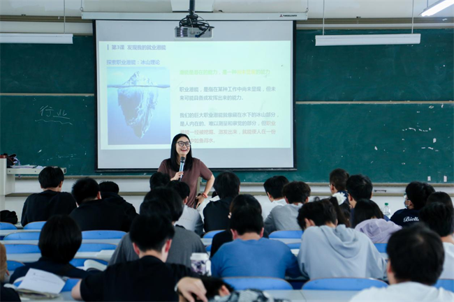 职业不迷茫！ 重庆能源职业学院为4000余名新生开启生涯“导航”