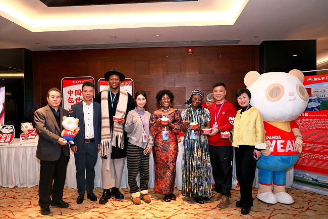 从社区灶台到外交餐桌:熊大爷如何把一颗饺子煮成“世界语言”