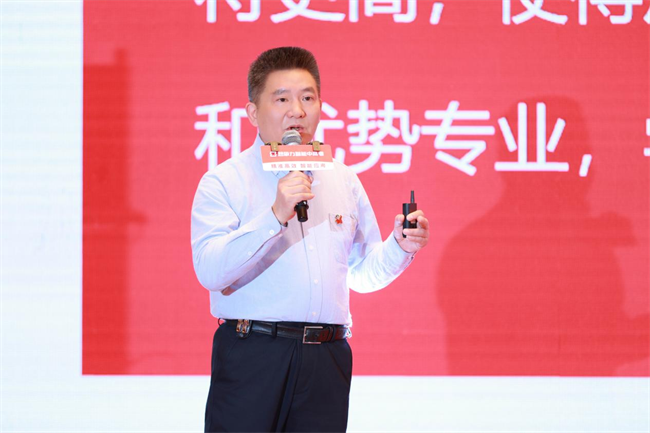 特级教师许钦彪直言：90%线下补课无效，自主学习才是破局关键